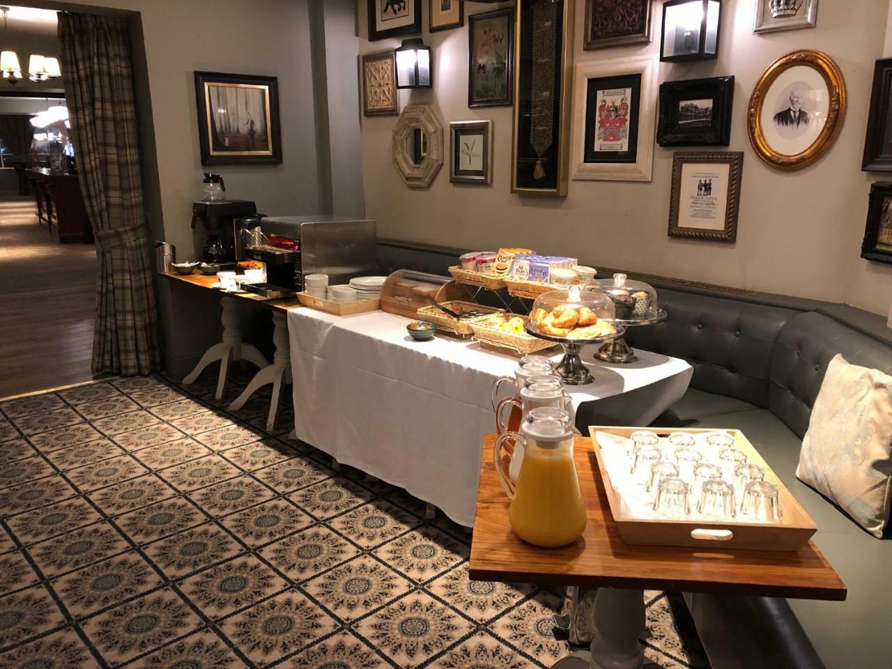 The Goddard Arms Hotell Swindon Eksteriør bilde